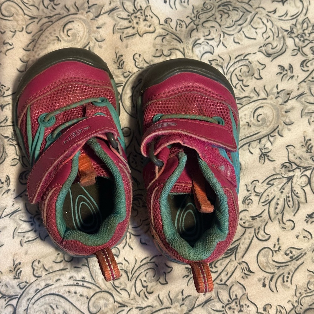 Keen Infant Sneakers Size 4 (toddler girl)
